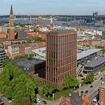 Hotel Hampton By Hilton 3*