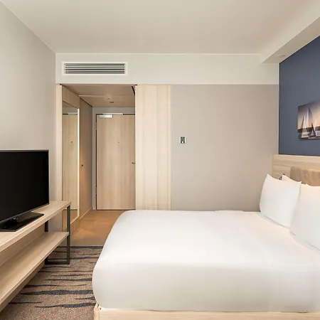 Hotel Hampton By Hilton 3*