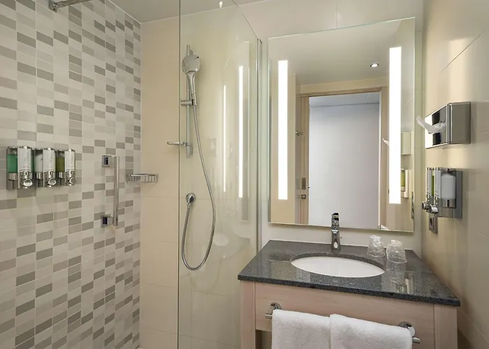 Hampton By Hilton 3*